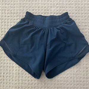 Lululemon Hotty Hot High-Rise Lined Short 4" Size )